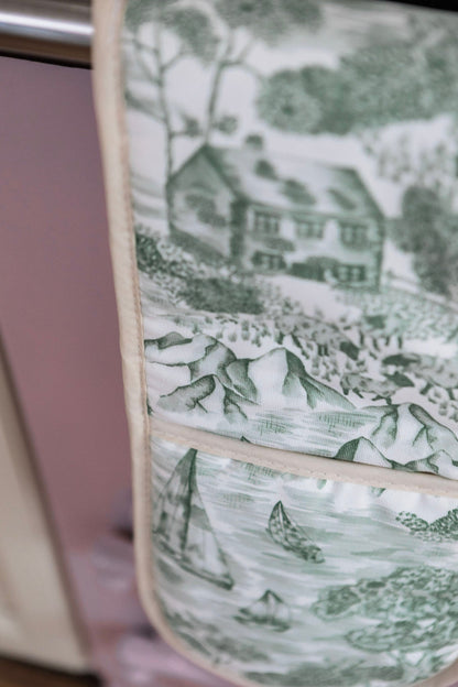 Avalon Home UK Lake District Toile oven glove with a scenic toile pattern, heat-resistant kitchen accessory.