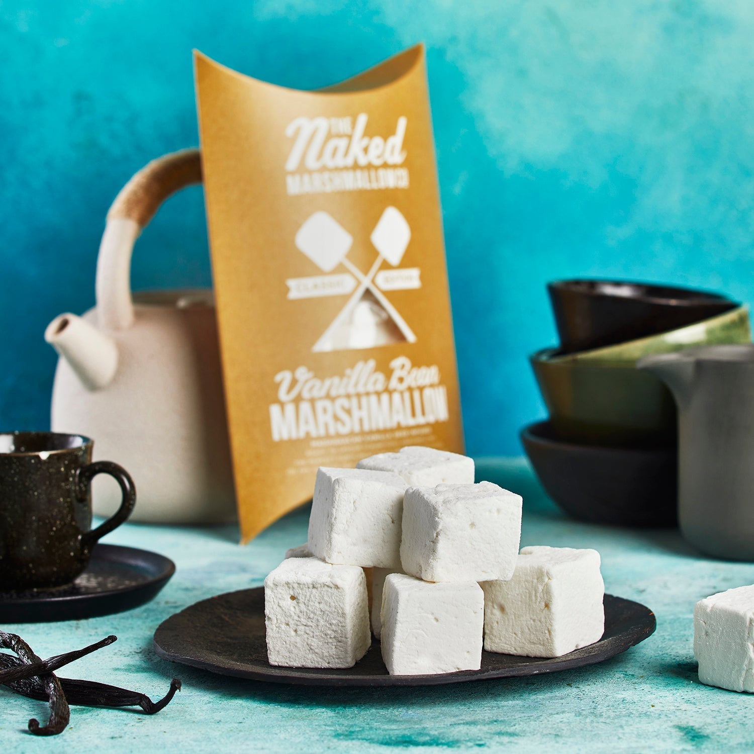 Luxury S'mores gift set with marshmallows and accessories from THE MARSHMALLOW FACTORY, displayed with assorted ingredients and packaging.
