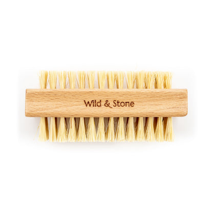 Natural biodegradable nail brush with wooden handle and soft bristles, ideal for cleaning nails and maintaining hygiene.