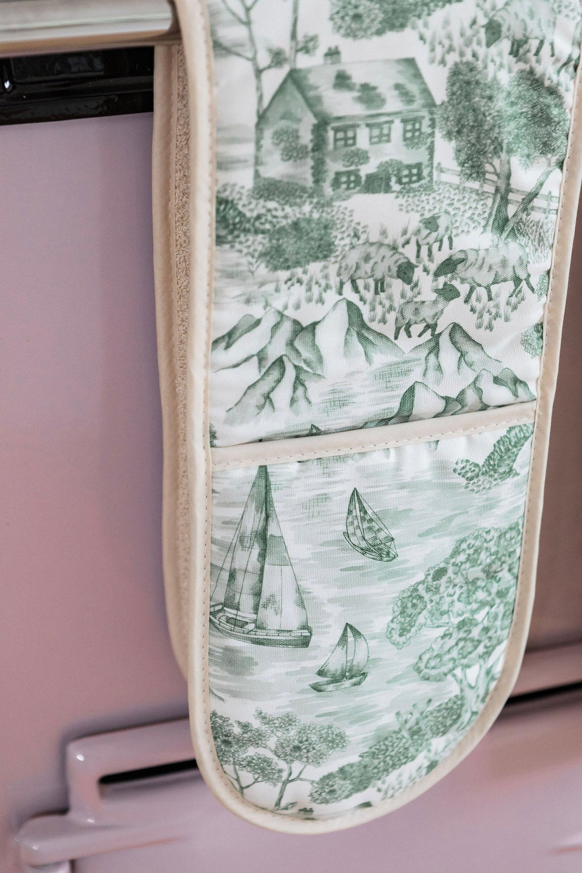 Avalon Home UK Lake District Toile oven glove with blue and white toile pattern, heat-resistant fabric, and quilted design.