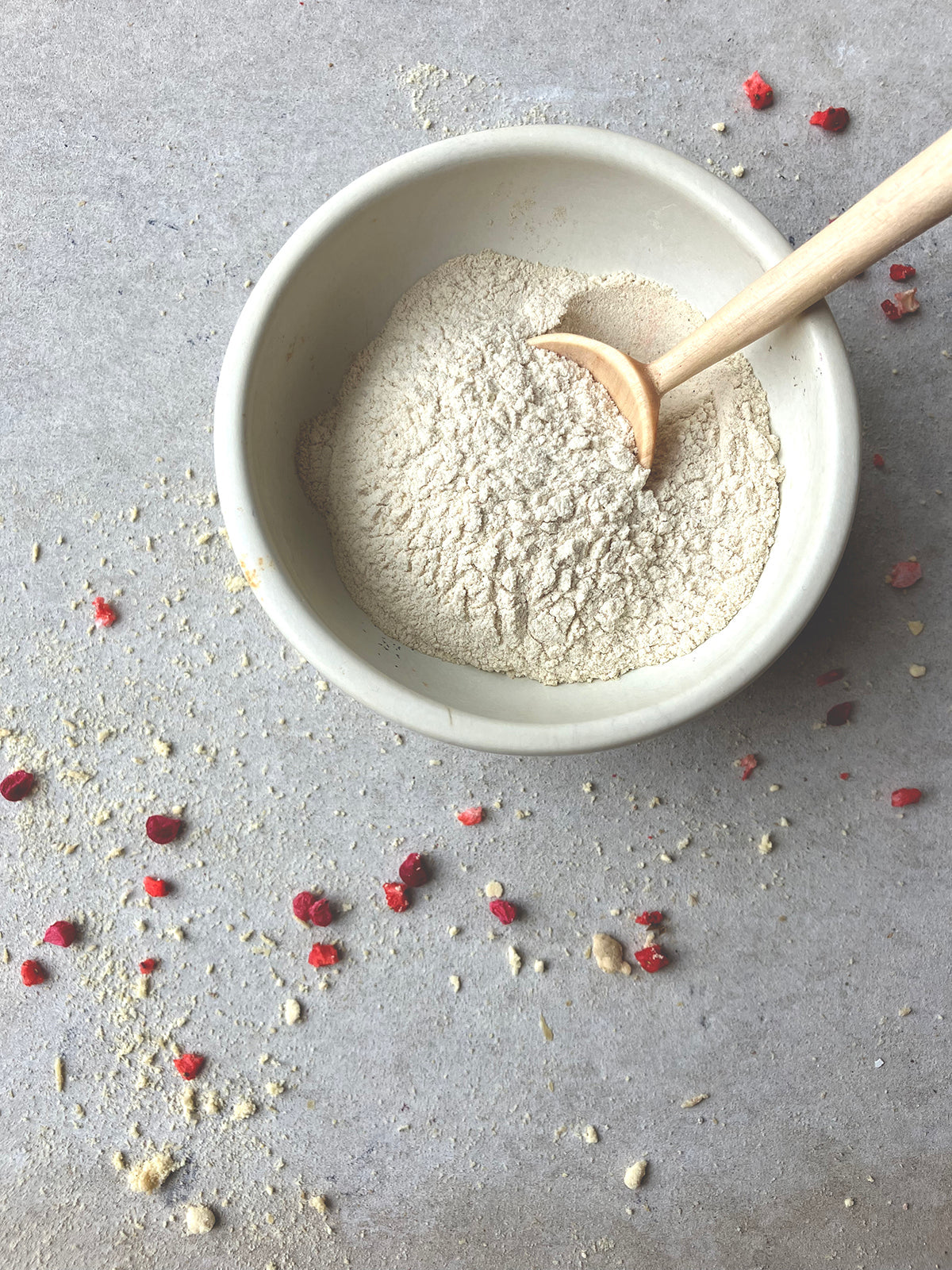 Freeze dried banana powder from Whole Food Earth, showing vibrant yellow dried banana slices on a white background.