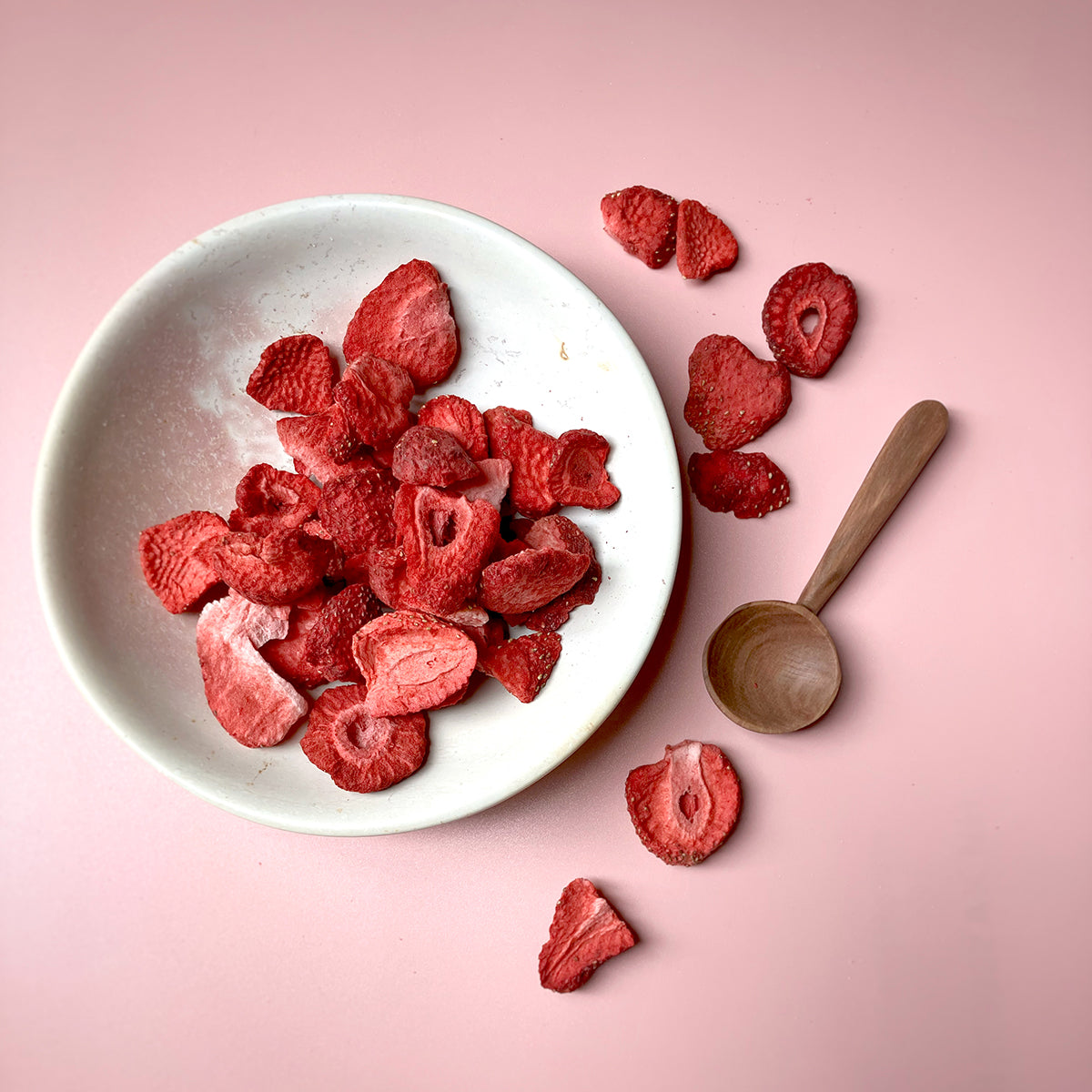 Freeze dried sliced strawberries by Whole Food Earth, showing vibrant red dried fruit slices on a white background.
