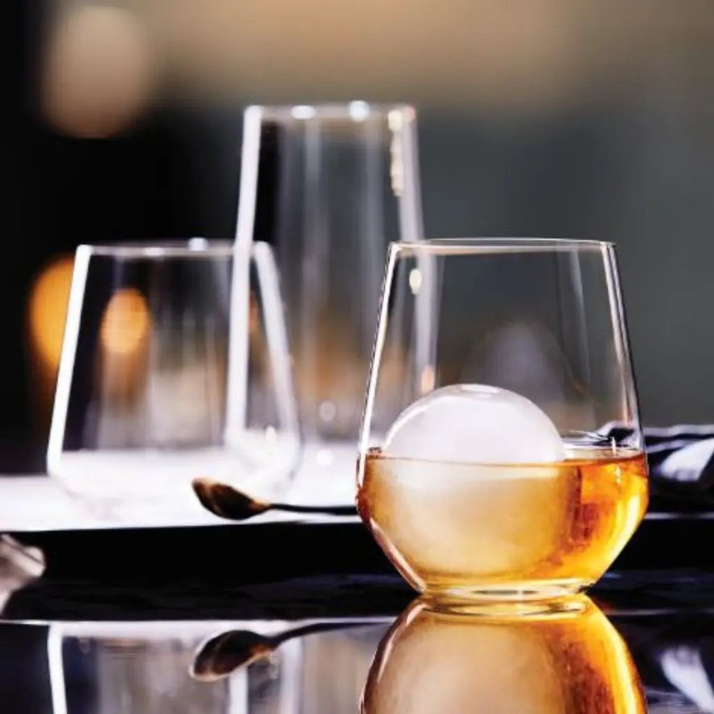 Set of six Stolzle Lausitz Quatrophil whisky tumbler glasses, 470ml, made of clear glass for whisky serving.