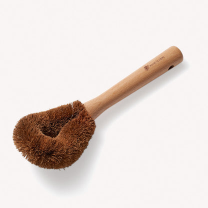 Wild And Stone coconut fibre dish brush with wooden handle, ideal for scrubbing dishes and kitchen cleaning.