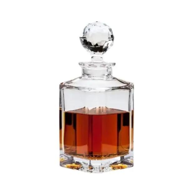 Glassware UK whisky 3-piece gift set in satin-lined presentation box, includes 0.8L bottles and matching accessories.