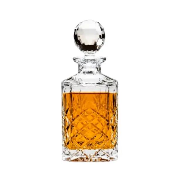 Maxwell 3-piece whisky set with satin-lined gift box, including 0.8L glassware, by Glassware UK, shown on a white background.