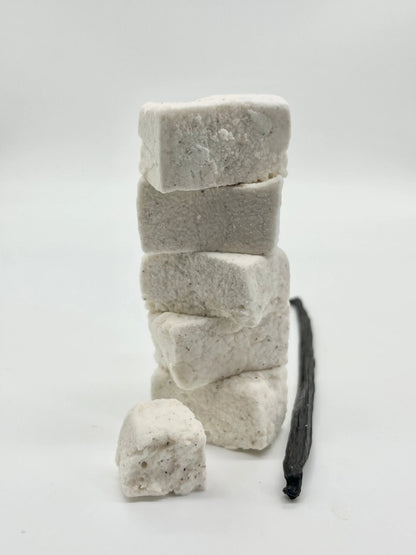 Gorvett & Stone honey and vanilla marshmallow with a soft, fluffy texture and a golden honey and vanilla flavor.