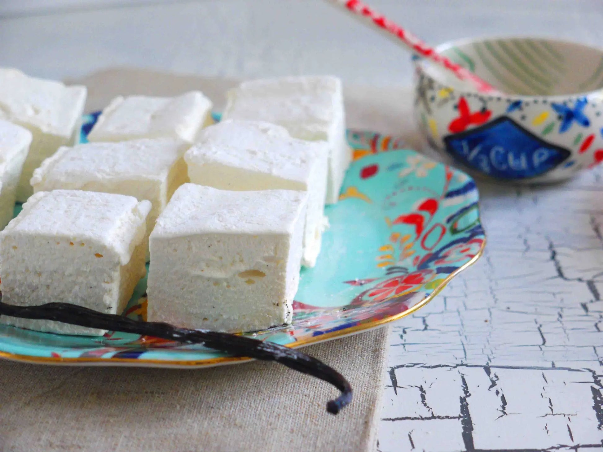 Gorvett & Stone Honey & Vanilla Marshmallow featuring soft, fluffy marshmallows with honey and vanilla flavoring.