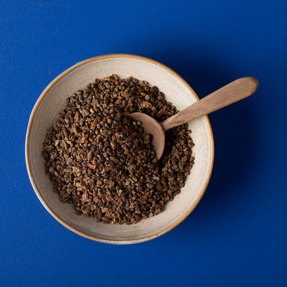 Organic cardamom seeds from Whole Food Earth, wild-harvested herbs and spices in a 150g package, showing green seeds in a jar