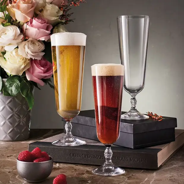 Bormioli Rocco bartender beer glass tankard with 405ml capacity, clear glassware for serving beer.