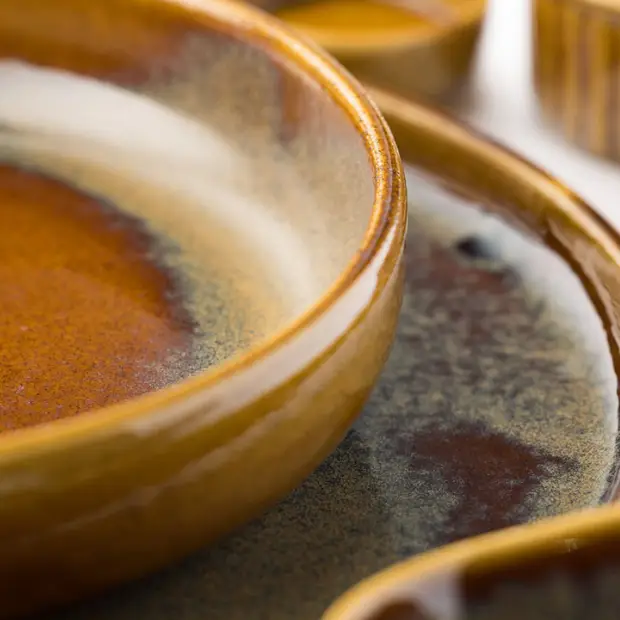 Glassware UK Murra Toffee Coupe Plate, 9-inch (23cm), elegant ceramic plate with a smooth toffee-colored finish.