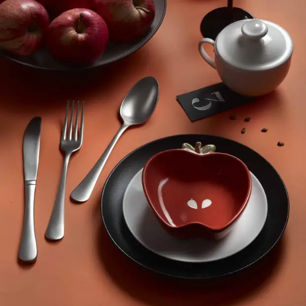 Glassware UK Pintinox Stresa Mystique table knife, sleek cutlery with a polished stainless steel blade and ergonomic handle.