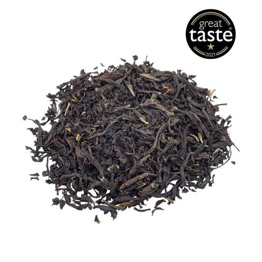 Loose leaf English Breakfast tea by Camellios, showcasing a fragrant blend of tea leaves in a clear container.