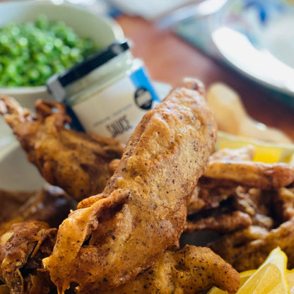 Janda Food Vegan Tartare Sauce served with fish and chips, showcasing a creamy, plant-based condiment in a serving dish.