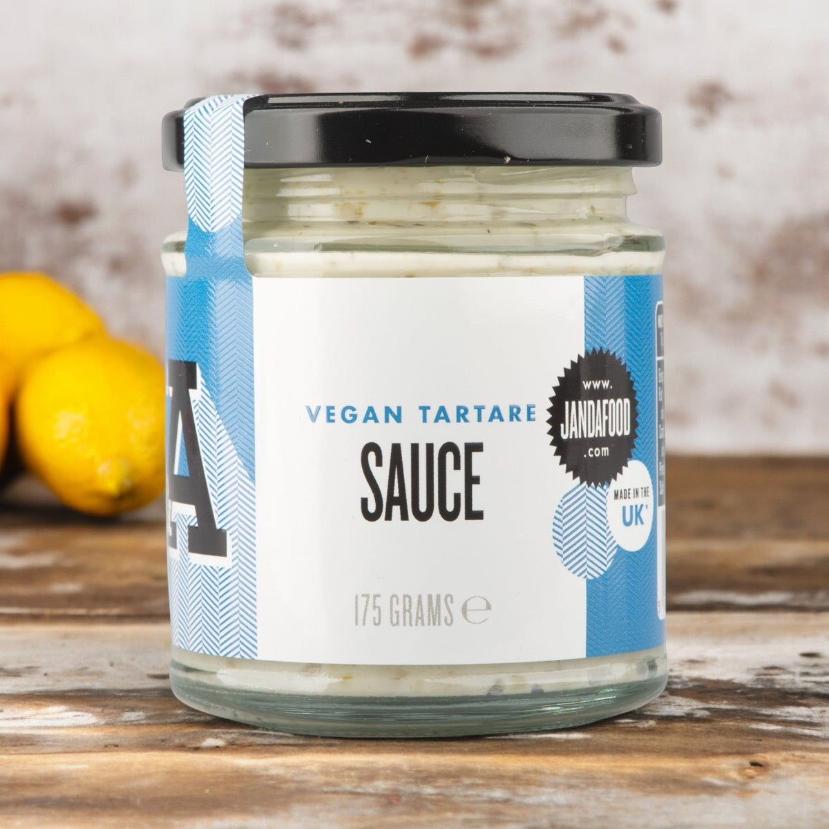 Janda Food Vegan Tartare Sauce in a jar, creamy and smooth, ideal for seafood and plant-based dishes, with fresh herbs visible.