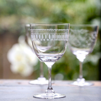 Crystal Wine Glasses with Ovals Design