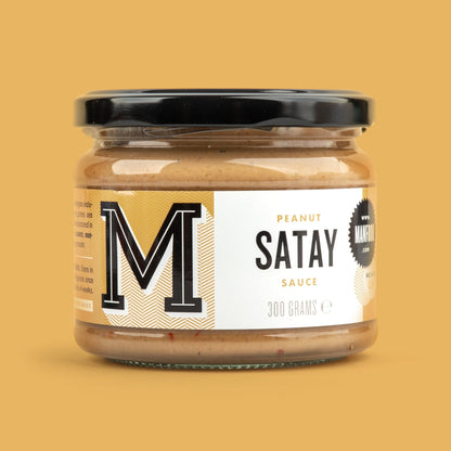 Creamy peanut satay sauce in a bowl, featuring rich peanut and spice flavors, by Manfood.