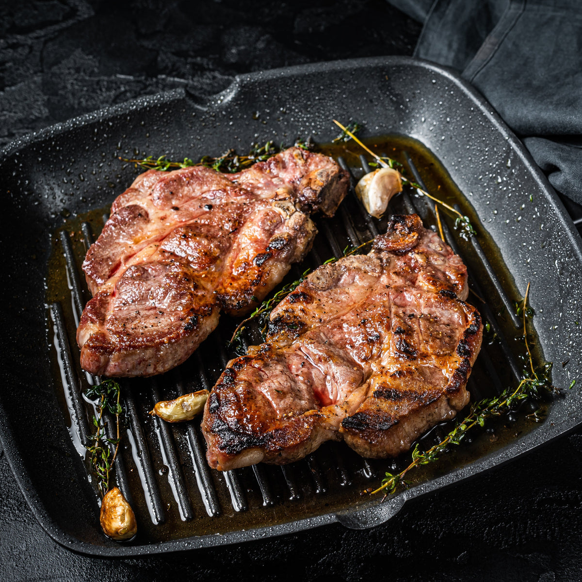 Primrose Herd Cornish outdoor-reared pork spare rib chops, 500g, showing fresh, juicy pork chops with bone-in cuts.