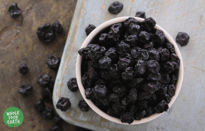 Medium dried currants from Whole Food Earth, GMO-free, natural, vegan, dairy-free, with no added sugar.