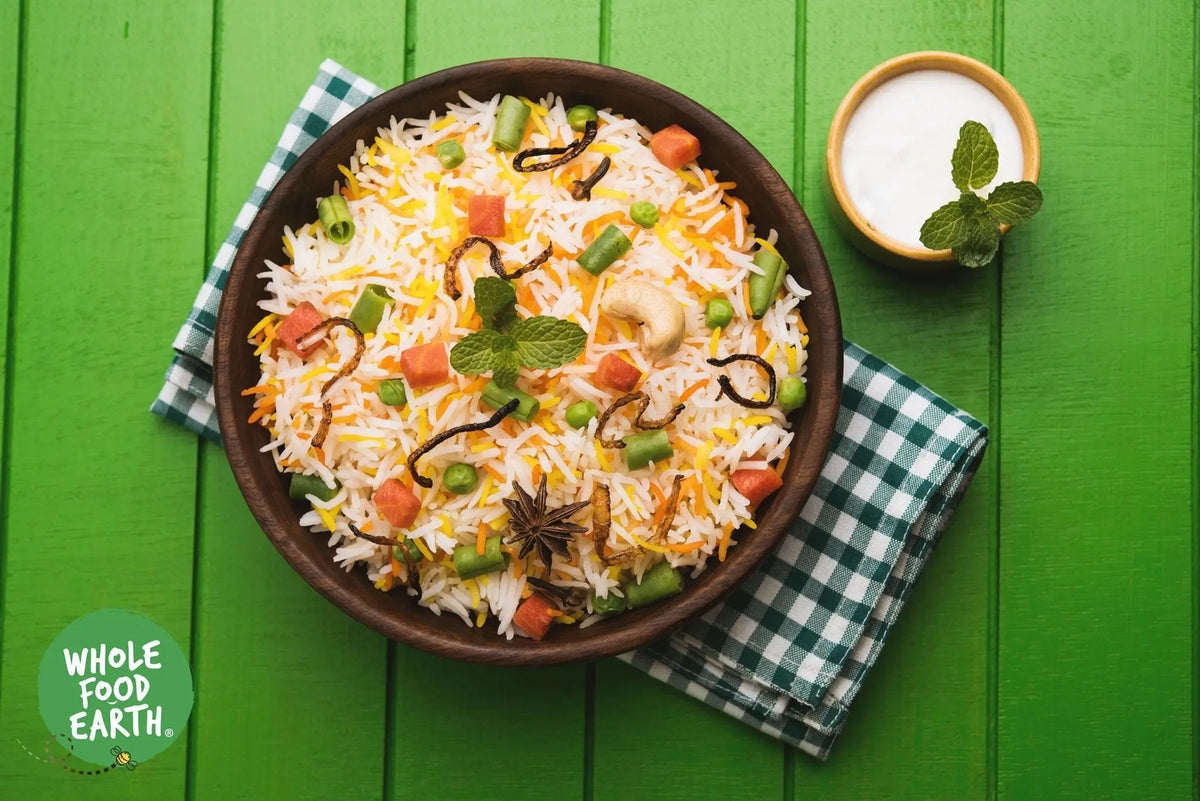 Organic brown glutinous long rice from Whole Food Earth, raw, GMO-free, vegan, and eco-socially produced rice for cooking.