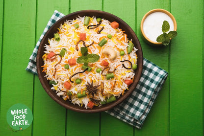 Organic brown glutinous long rice from Whole Food Earth, raw, GMO-free, vegan, and eco-socially produced rice for cooking.