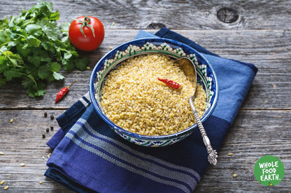 Organic bulgur wheat from Whole Food Earth, showing a bowl of cooked bulgur and raw grains on a natural background.