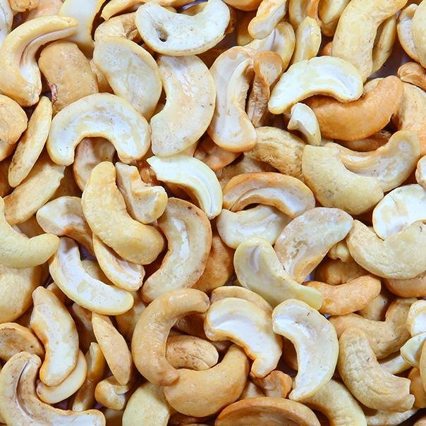 Organic cashew nuts pieces from Whole Food Earth, showcasing large, crunchy, GMO-free nuts ideal for snacking and cooking.