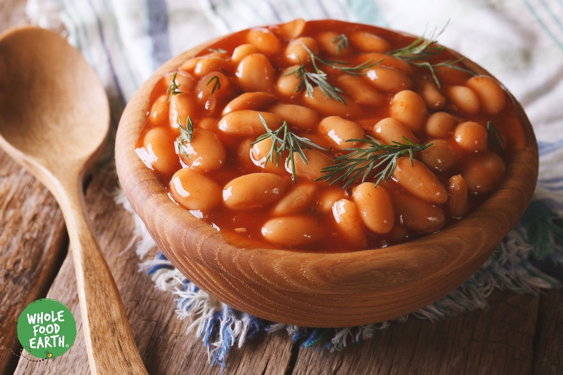 Organic Haricot Beans from Whole Food Earth, raw dried beans ideal for vegan and GMO-free recipes.